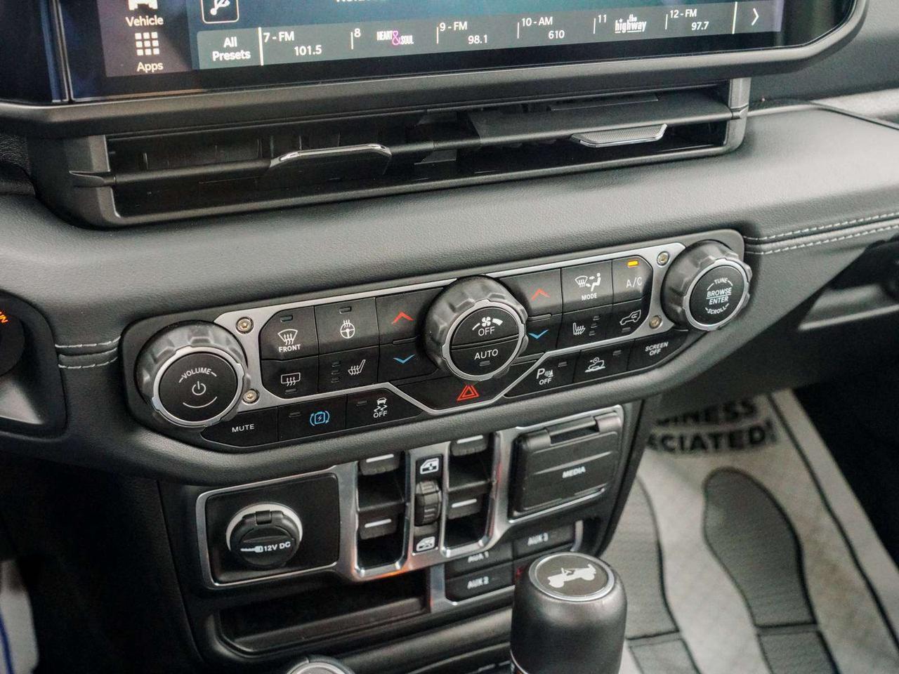2024 Jeep Wrangler Sahara 4xe Photo