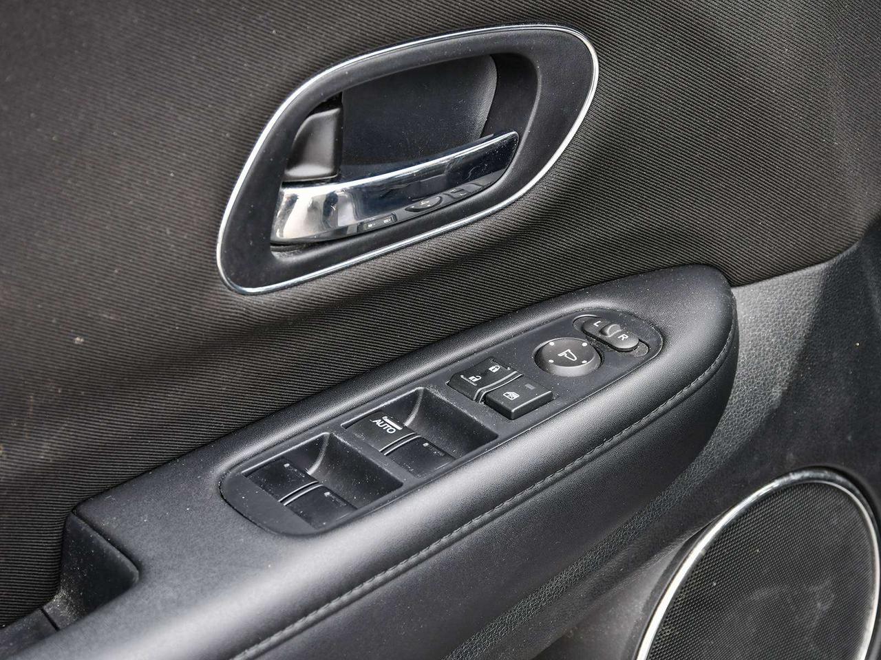 2018 Honda HR-V EX   AWD   1 OWNER   CLEAN CARFAX   CAM   CRUISE Photo