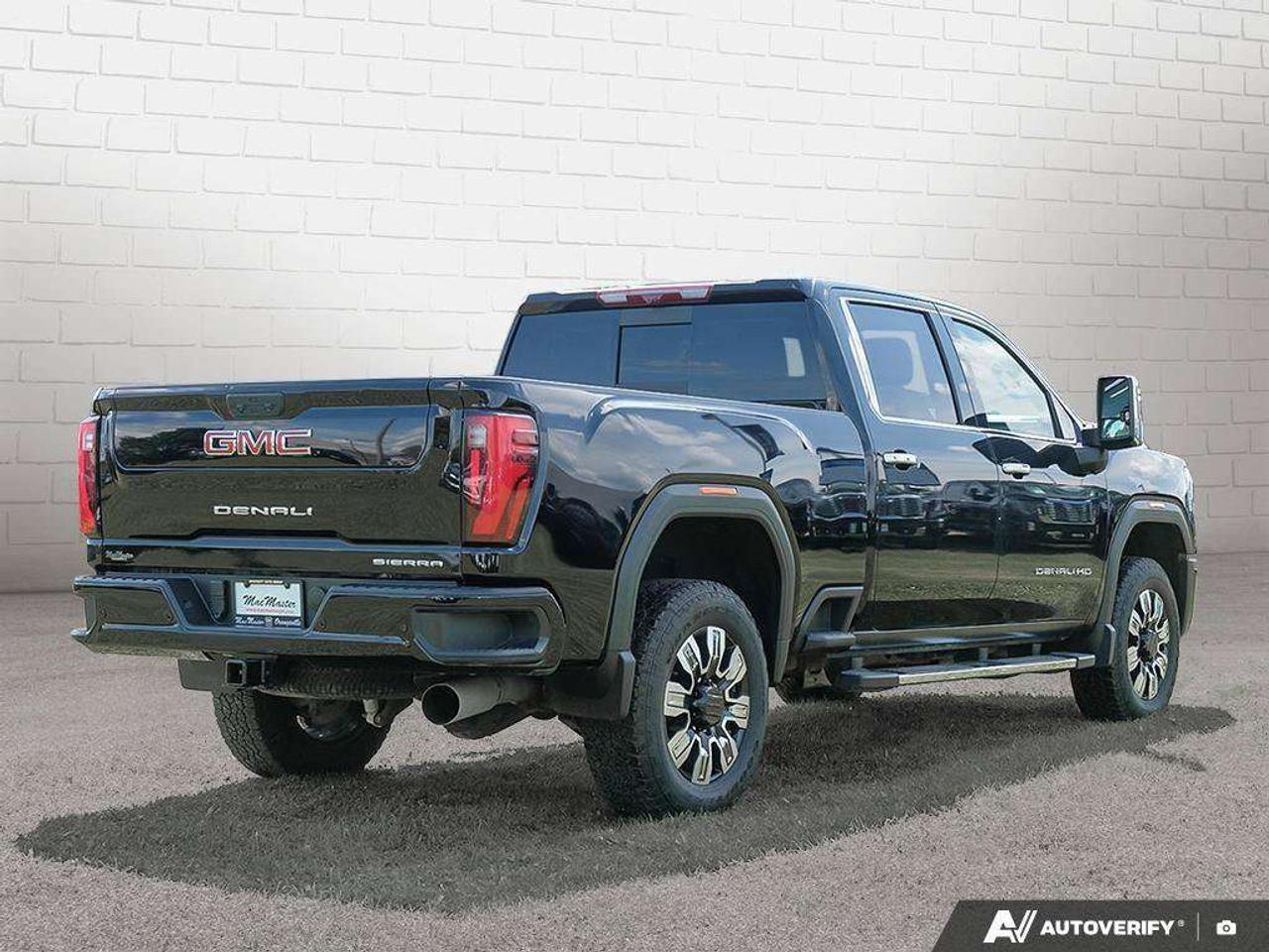 2024 GMC SIERRA 2500HD DENALI, 6.6L V8, 4X4, ALLOYS, LEATHER, HUD, CERTFIED PREOWNED! Photo