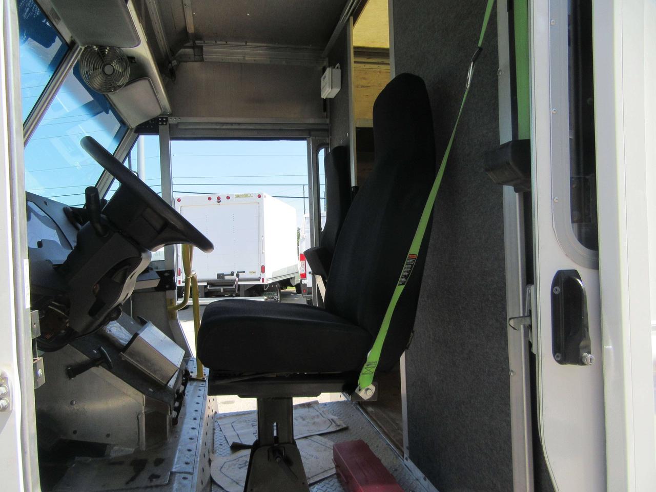 2022 Ford F-59 18FT UTILIMASTER STEPVAN WITH SHELVES Photo