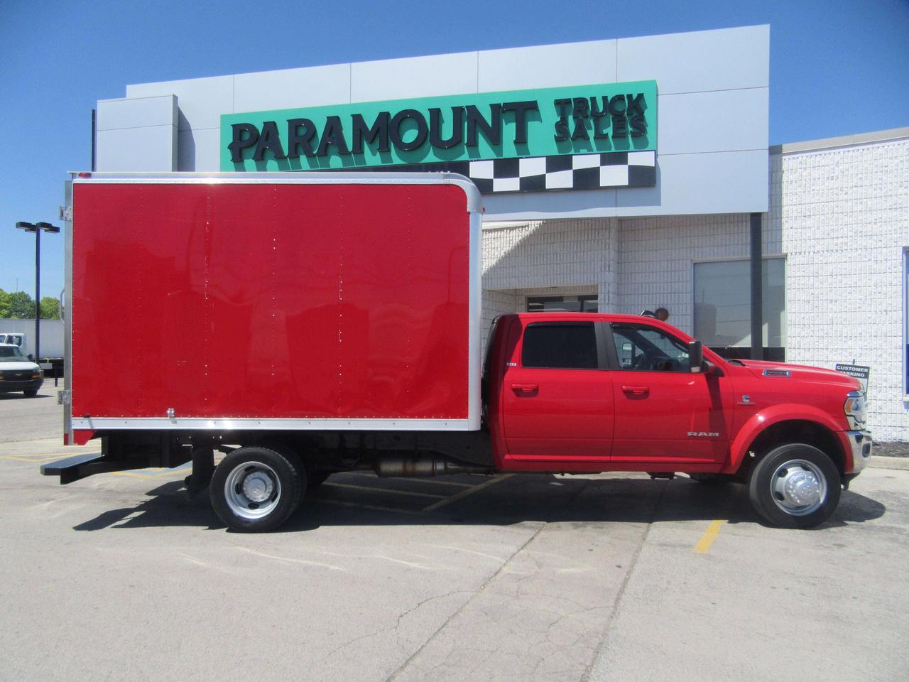 2021 RAM 5500 4X4 DIESEL CREW CAB WITH 12FT BOX Photo1