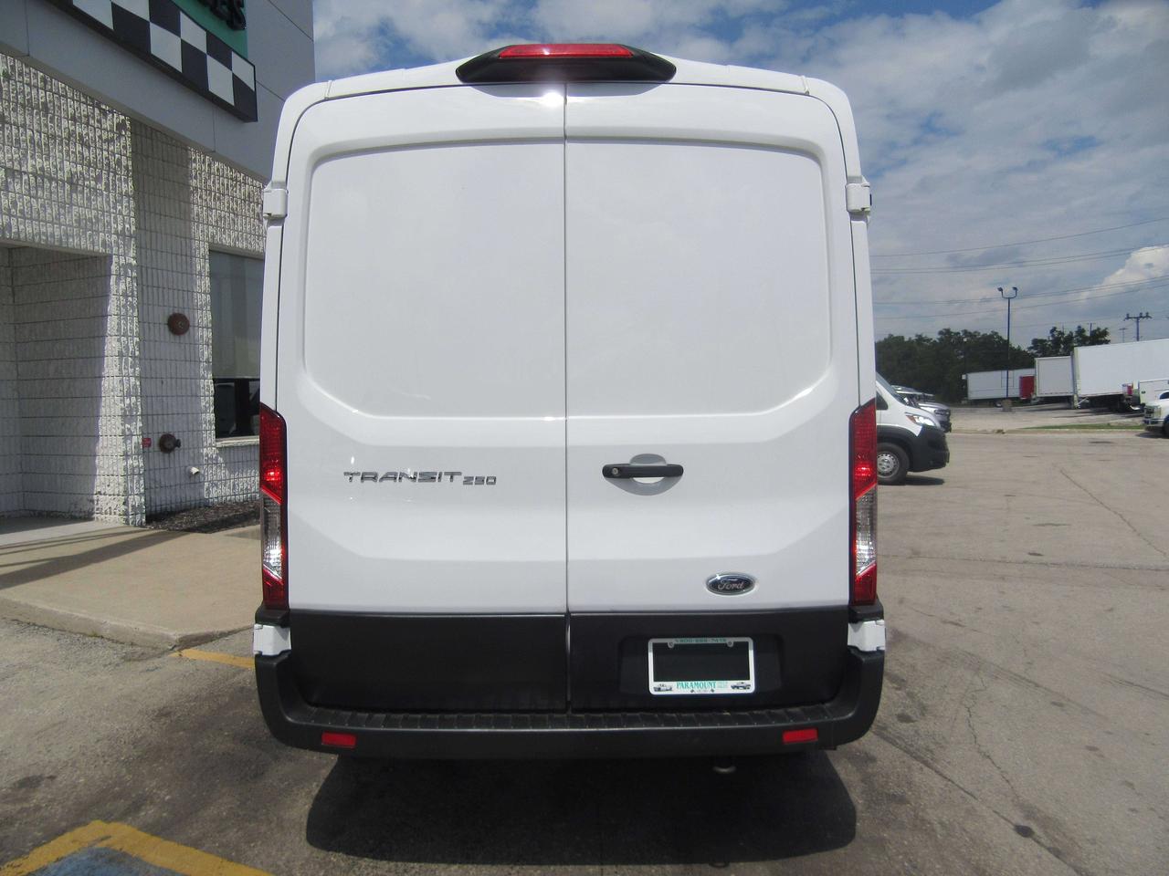 2023 Ford Transit T-250 148 WB MEDIUM ROOF CARGO VAN Photo4