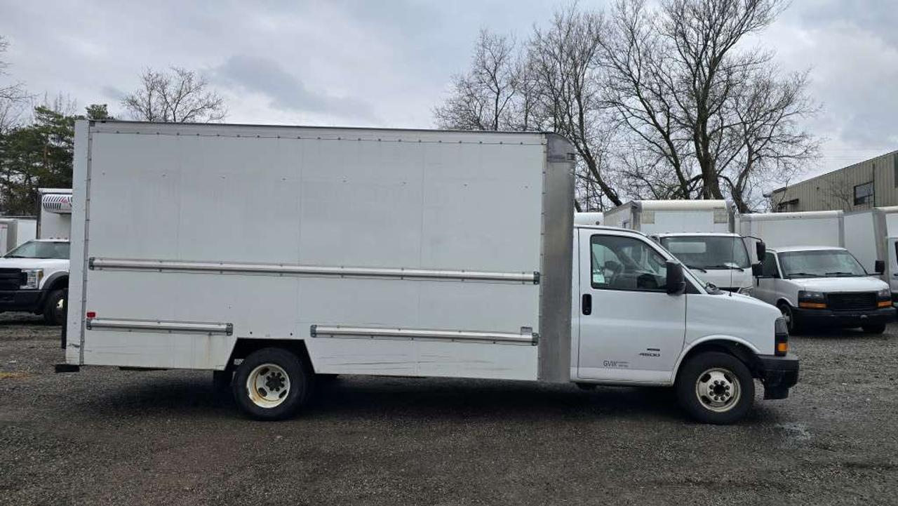 2019 Chevrolet Express G4500 - 16Ft - V8 Gasoline + Ramp - 16CB-003349 - -None Photo