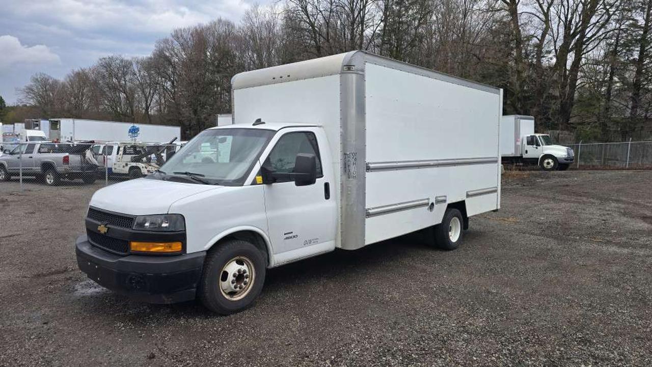 2019 Chevrolet Express G4500 - 16Ft - V8 Gasoline + Ramp - 16CB-003349 - -None Photo
