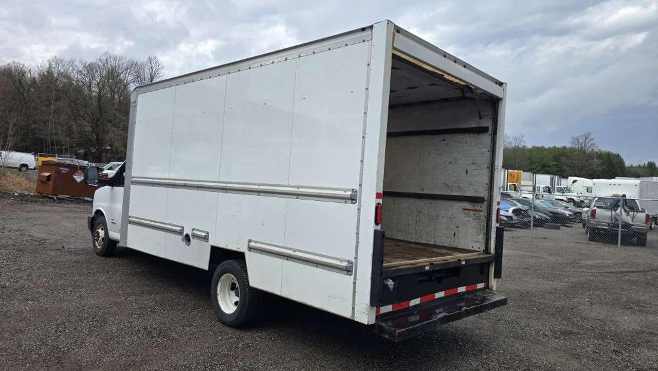 2019 Chevrolet Express G4500 - 16Ft - V8 Gasoline + Ramp - 16CB-003349 - -None Photo