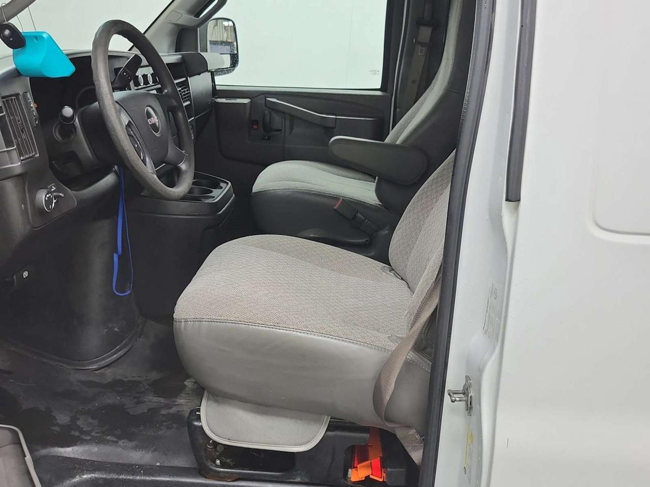 2017 GMC Savana 2500 G2500 - 4.8L V8 - Power Options/Cruise - VN-178221 Photo