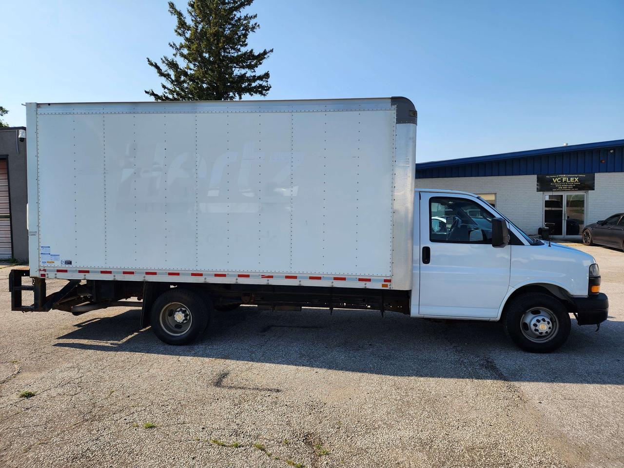 2022 Chevrolet Express G3500 16Ft Box V8 Gas - Lift Gate - 16CB-006884 Photo