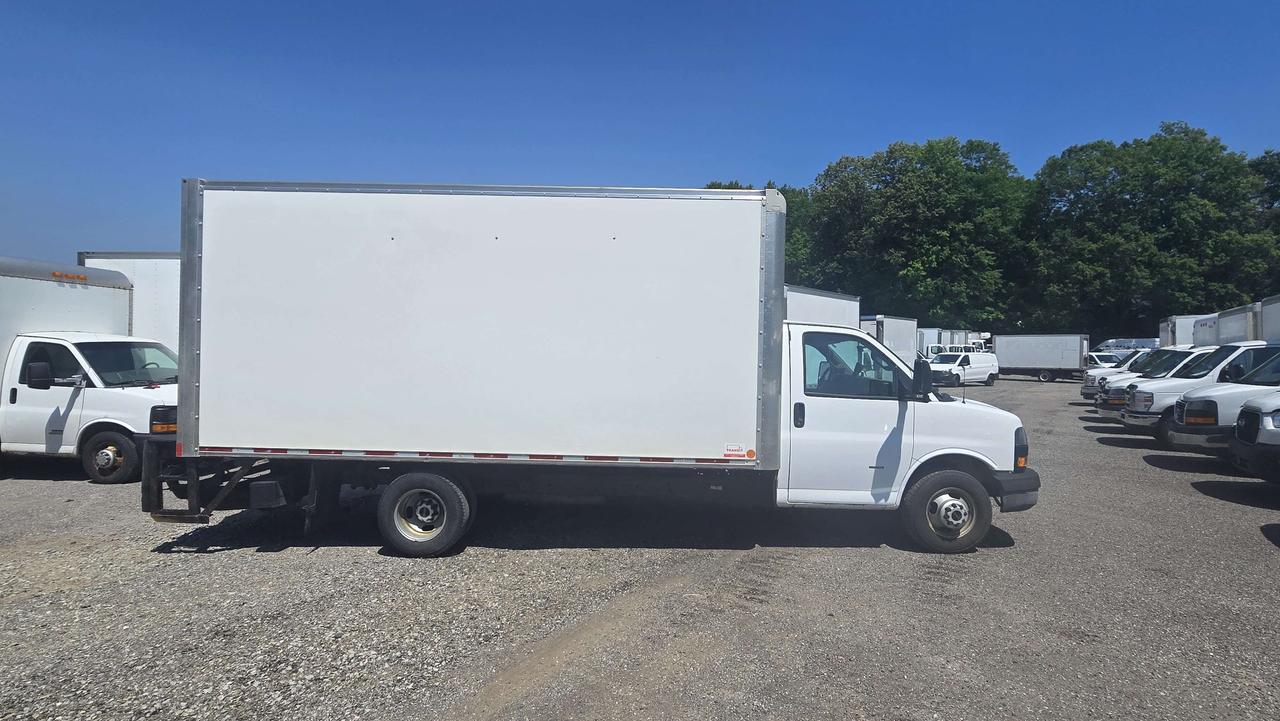 2019 GMC Savana 3500 16Ft Box - V8 Gas - Lift Gate + Tow - 16CB-010840 - -None Photo2