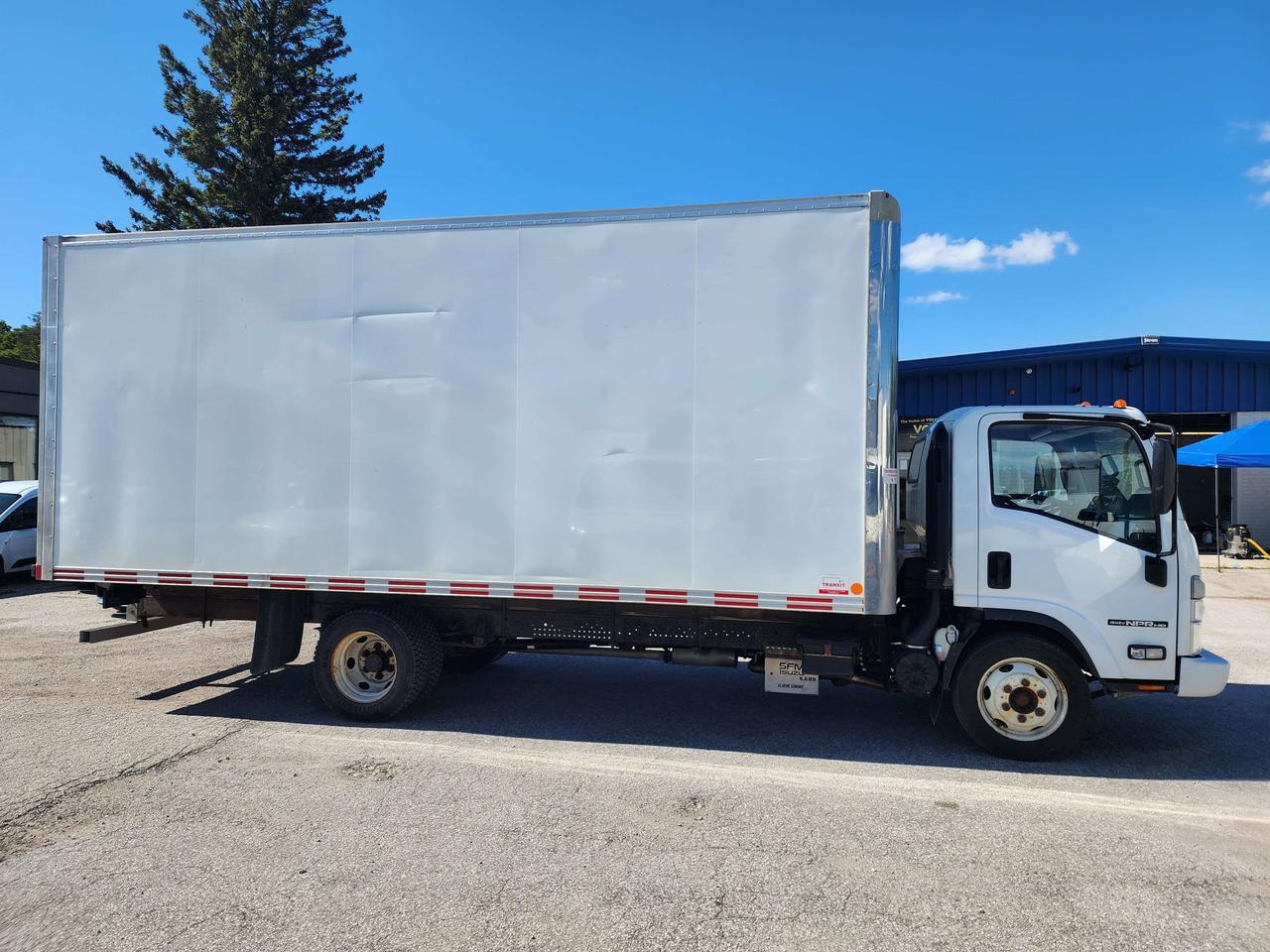 2023 Isuzu NPR-HD NPR HD - 20Ft Box - 6.6L V8 Gas (Tall - ST-205304 - -None Photo2