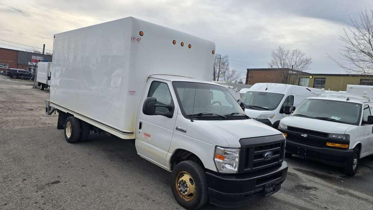 2022 Ford E-450 E-450 - 16Ft Box - Dhollandia Lift Gate - 16CB-C32072 - -None Photo