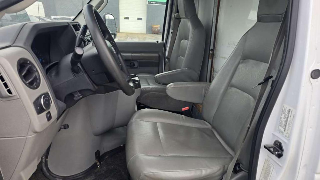 2022 Ford E-450 E-450 - 16Ft Box - Dhollandia Lift Gate - 16CB-C32072 - -None Photo