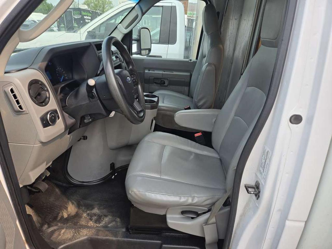 2021 Ford E-450 16Ft Box - V8 Gas - MAXON Lift Gate - 16CB-C03307 - -None Photo