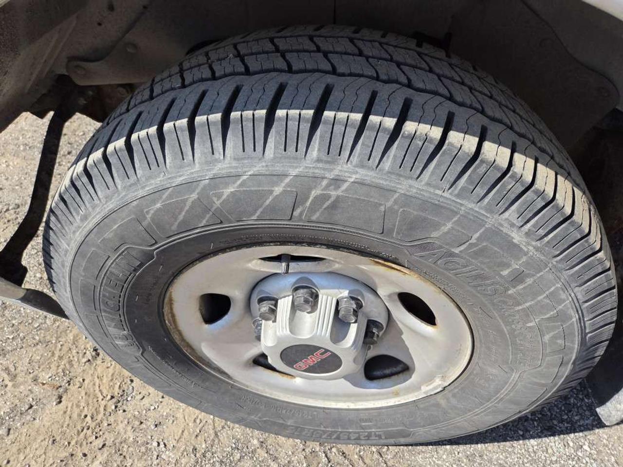 2019 GMC Savana 12Ft Box - Single Rear Wheels - V6 Gas - 12CB-179553 - -None Photo