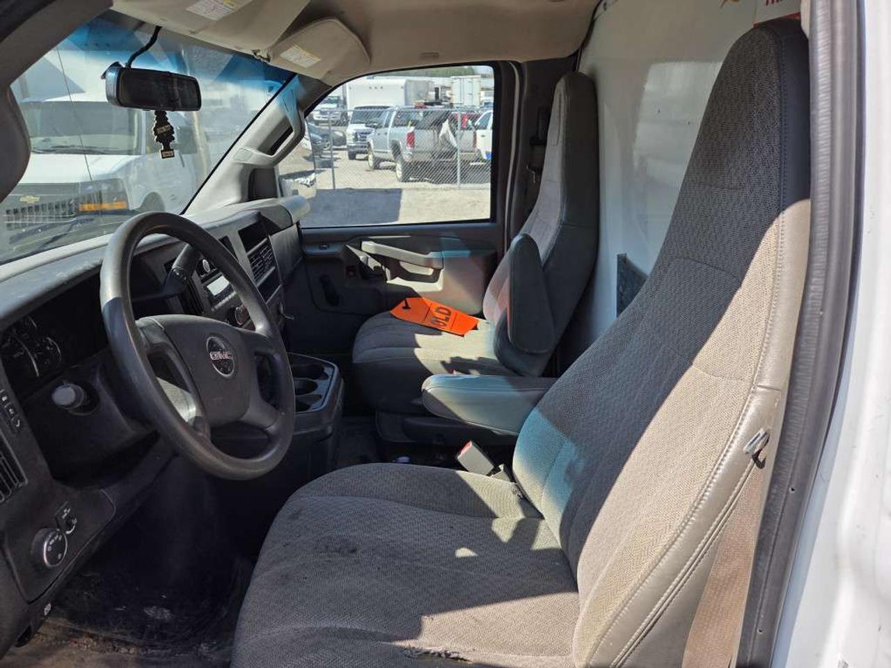 2019 GMC Savana 12Ft Box - Single Rear Wheels - V6 Gas - 12CB-179553 - -None Photo