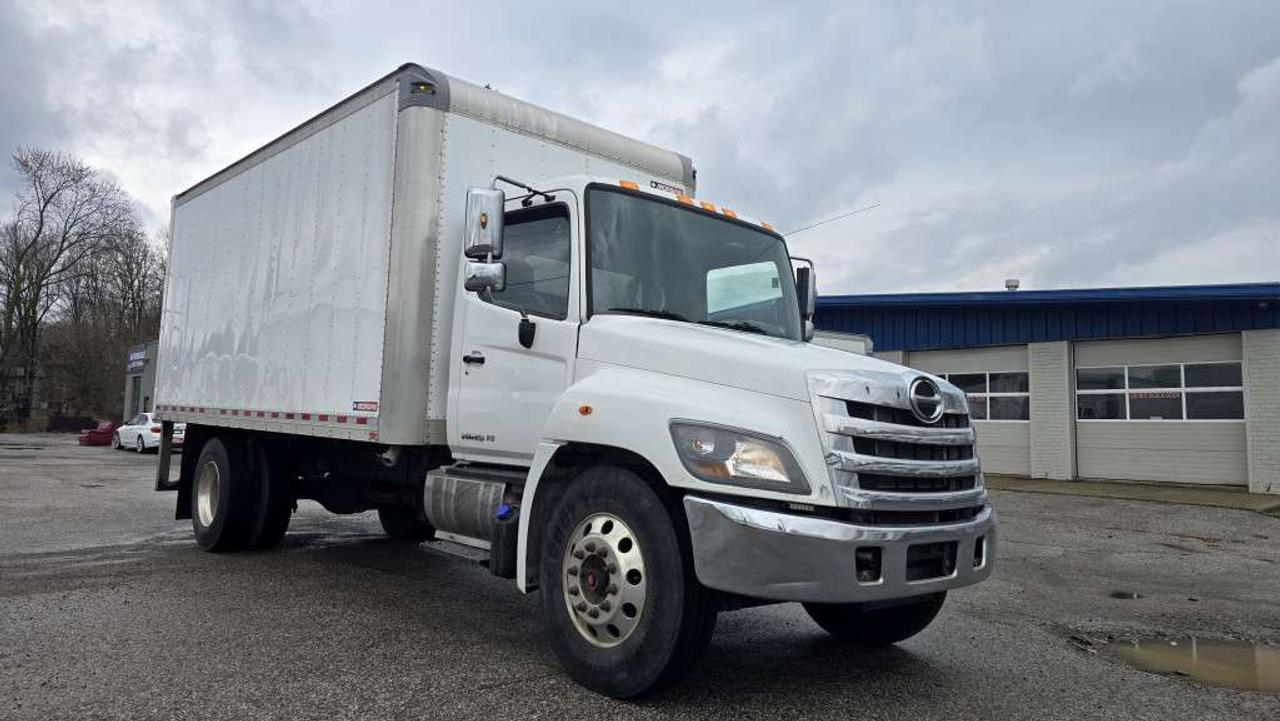 2017 Hino 338 338 - Hydraulic Brakes - 18Ft x 102W x - ST-S13837 - -None Photo3