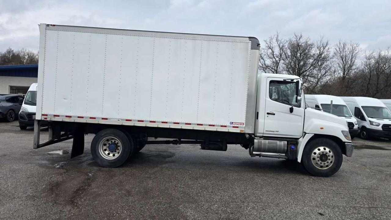 2017 Hino 338 338 - Hydraulic Brakes - 18Ft x 102W x - ST-S13837 - -None Photo