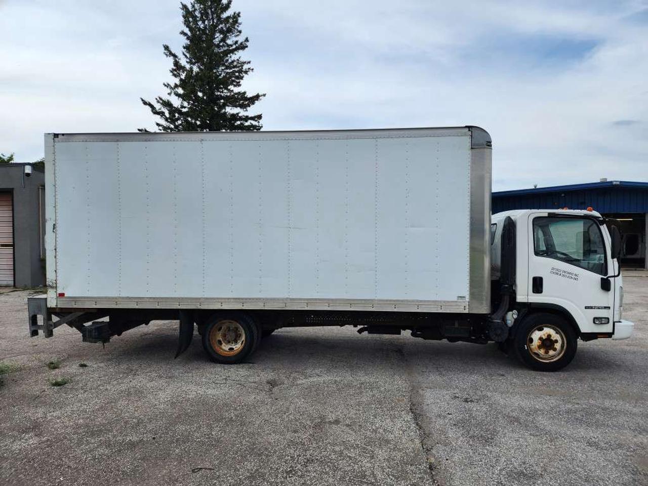 2018 Isuzu NPR-HD 20Ft Box - Lift Gate - 6.0L V8 Gas - ST-802323 - -None Photo