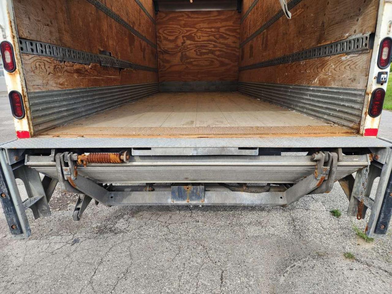 2018 Isuzu NPR-HD 20Ft Box - Lift Gate - 6.0L V8 Gas - ST-802323 - -None Photo