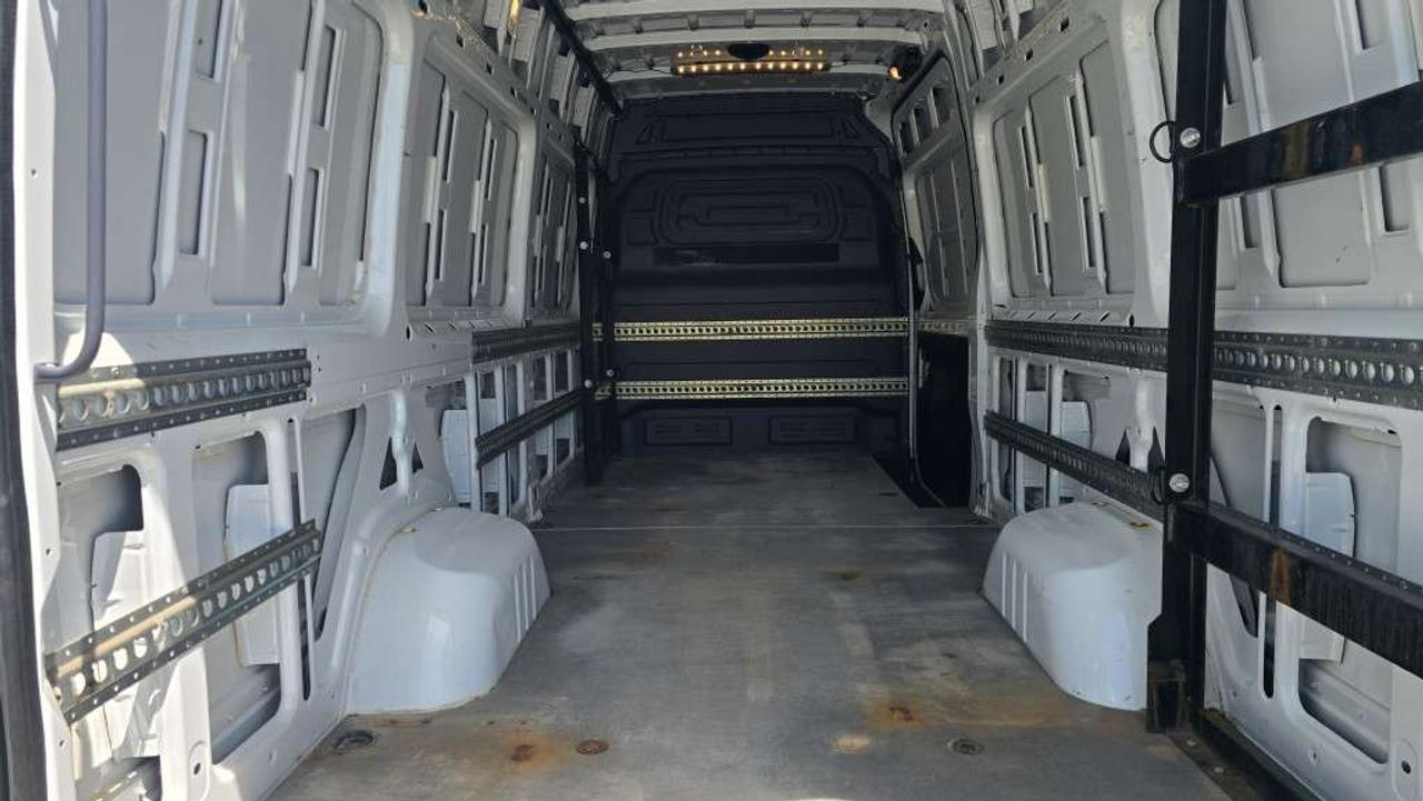 2020 Mercedes-Benz Sprinter Cargo Van 3500 Super Single Wheel - V6 Diesel - HCV-234512 - -None Photo