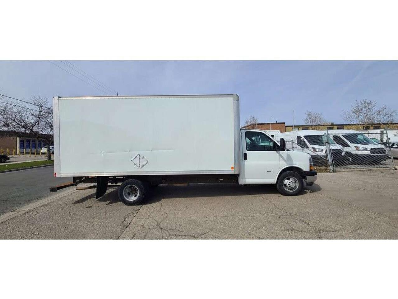 2019 GMC Savana 16Ft Aluminum Box - Ramp - V8 Gasoline - 16CB-014219 - -None Photo3