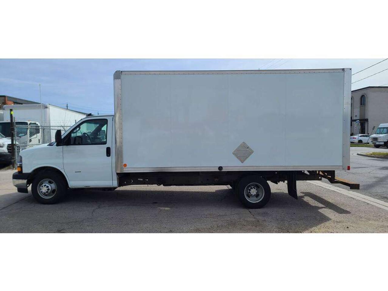 2019 GMC Savana 16Ft Aluminum Box - Ramp - V8 Gasoline - 16CB-014219 - -None Photo5