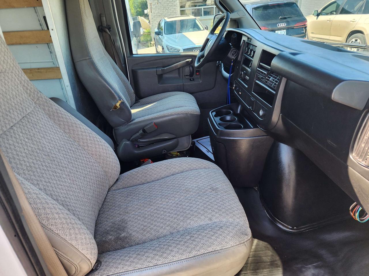 2017 GMC Savana G2500 - 4.8L V8 - Power Options/Cruise - VN-178221 Photo