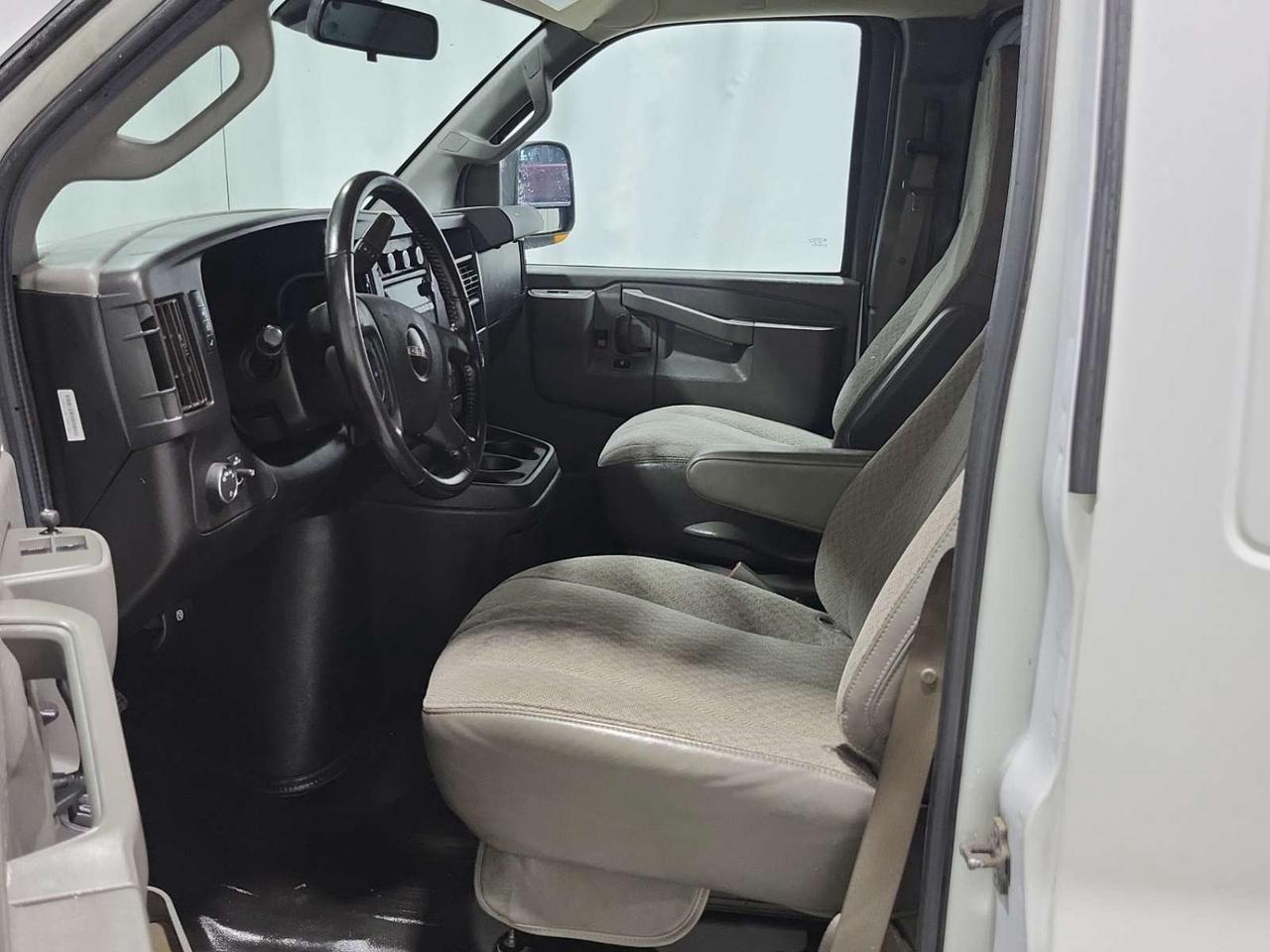 2021 GMC Savana G2500 - 6.6L V8 Gas - Shelves/Roof Rack - VN-299708 Photo