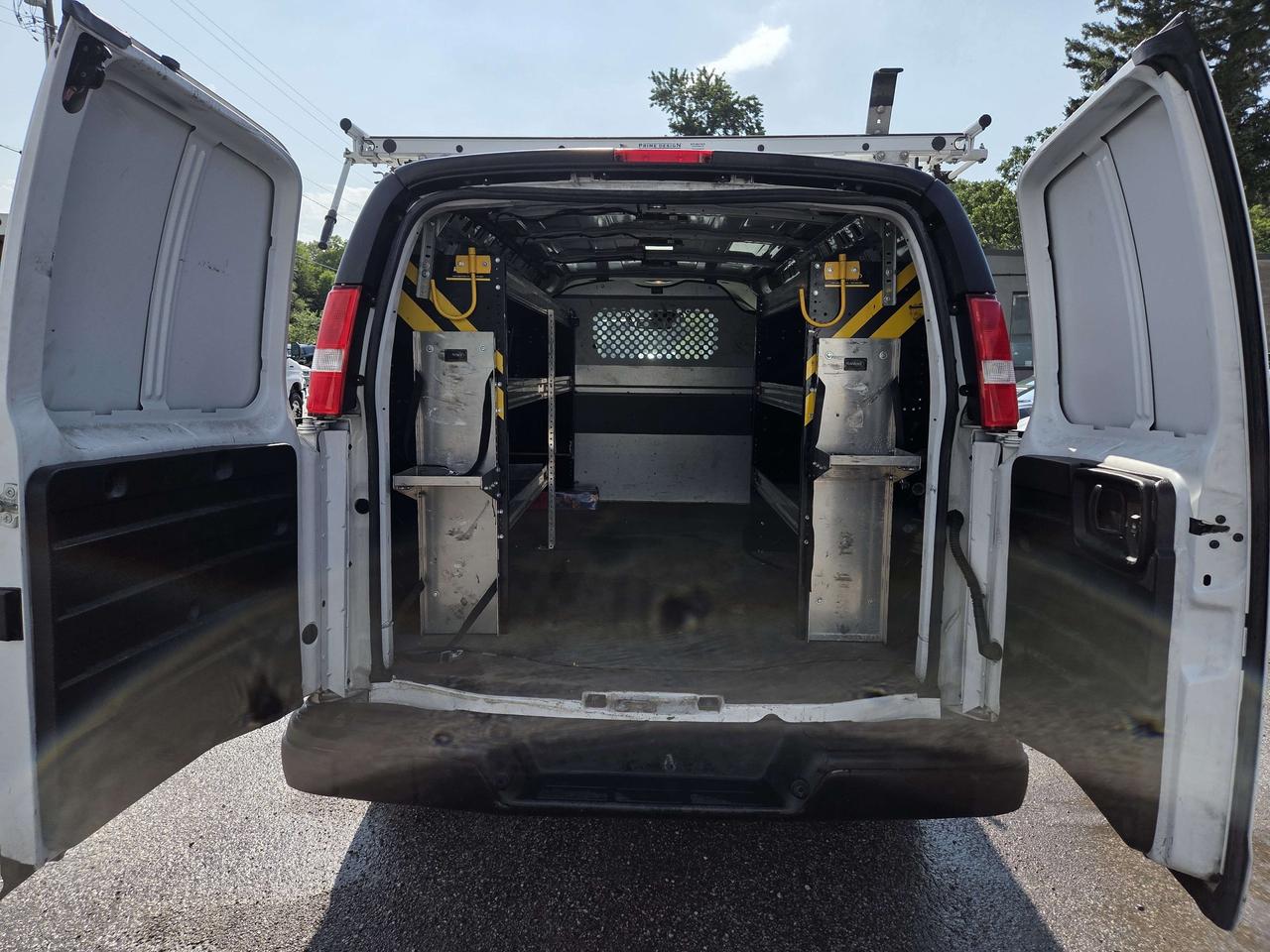 2021 GMC Savana G2500 - 6.6L V8 Gas - Shelves/Roof Rack - VN-299708 Photo