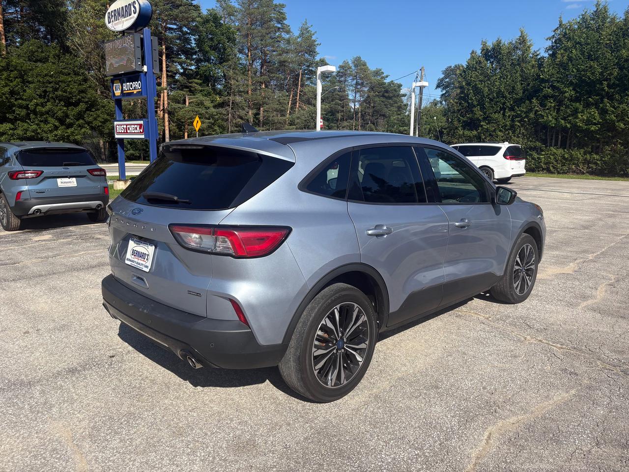 2022 Ford Escape SE Hybrid AWD Photo4