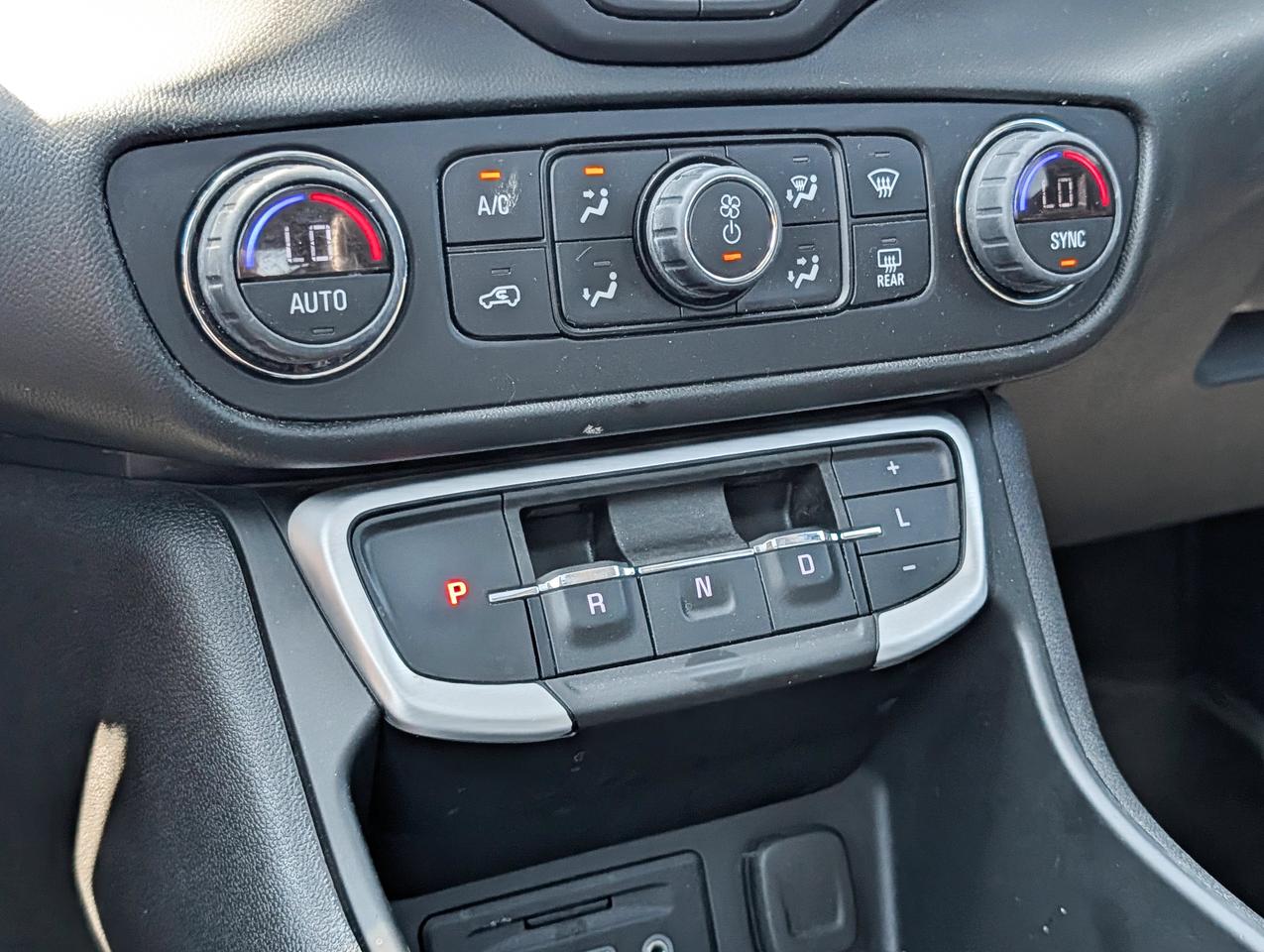 2022 GMC Terrain SLT Photo