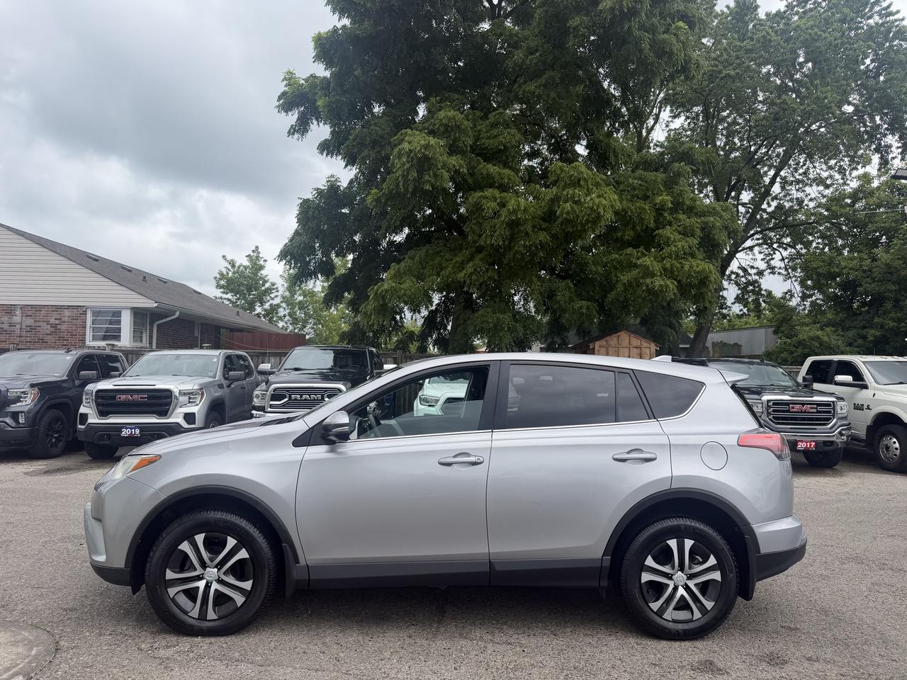 2016 Toyota RAV4 LE | AWD | Well Maintained Photo3