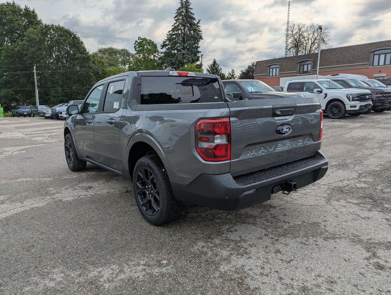 2026 Ford Maverick Lariat SuperCrew Hybrid AWD Photo3