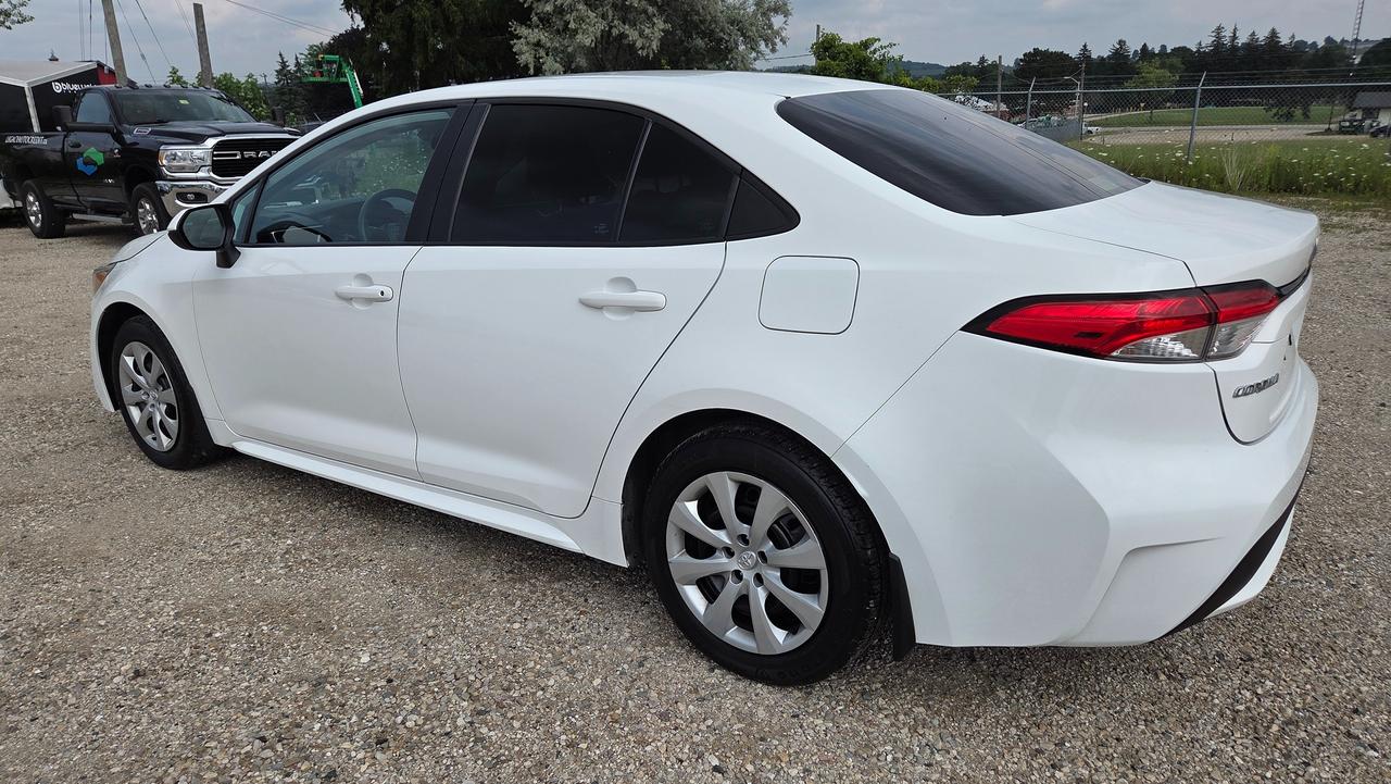 2022 Toyota Corolla LE Photo1