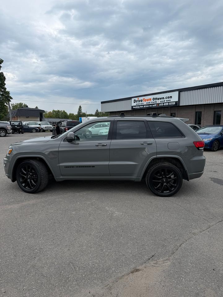 2022 Jeep Grand Cherokee ALTITUDE 4X4 Photo1