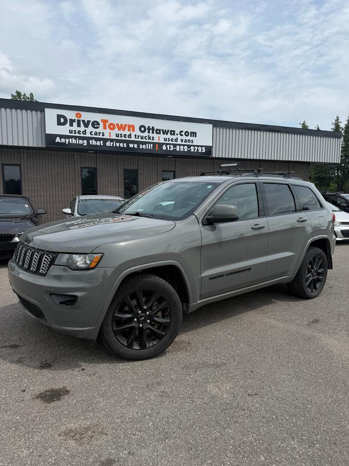 2022 Jeep Grand Cherokee ALTITUDE 4X4 - Photo #1