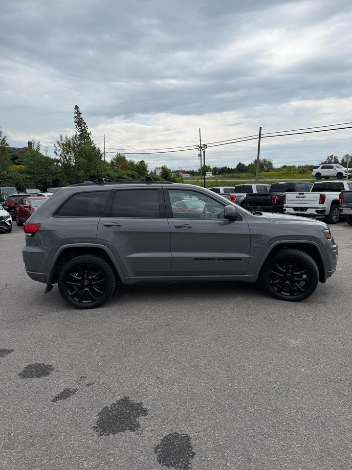 2022 Jeep Grand Cherokee ALTITUDE 4X4 Photo