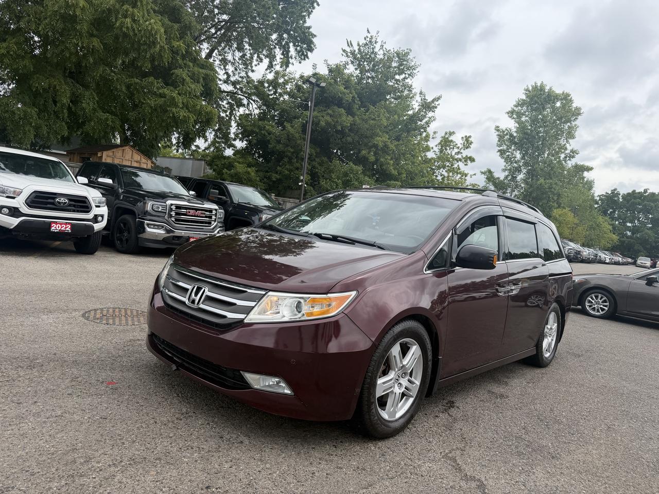 2013 Honda Odyssey Touring Photo2