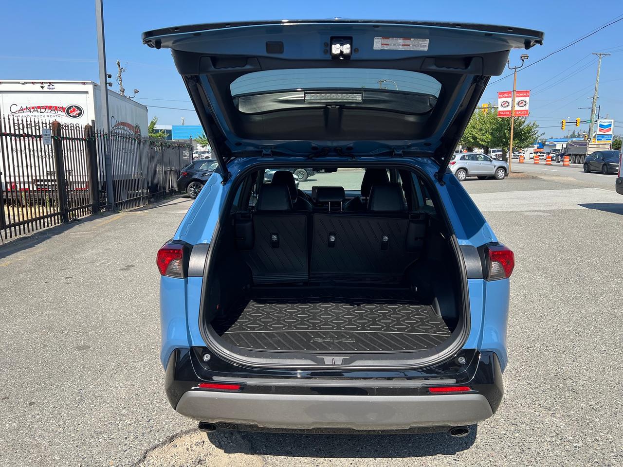 2023 Toyota RAV4 HYBRID XSE AWD Photo