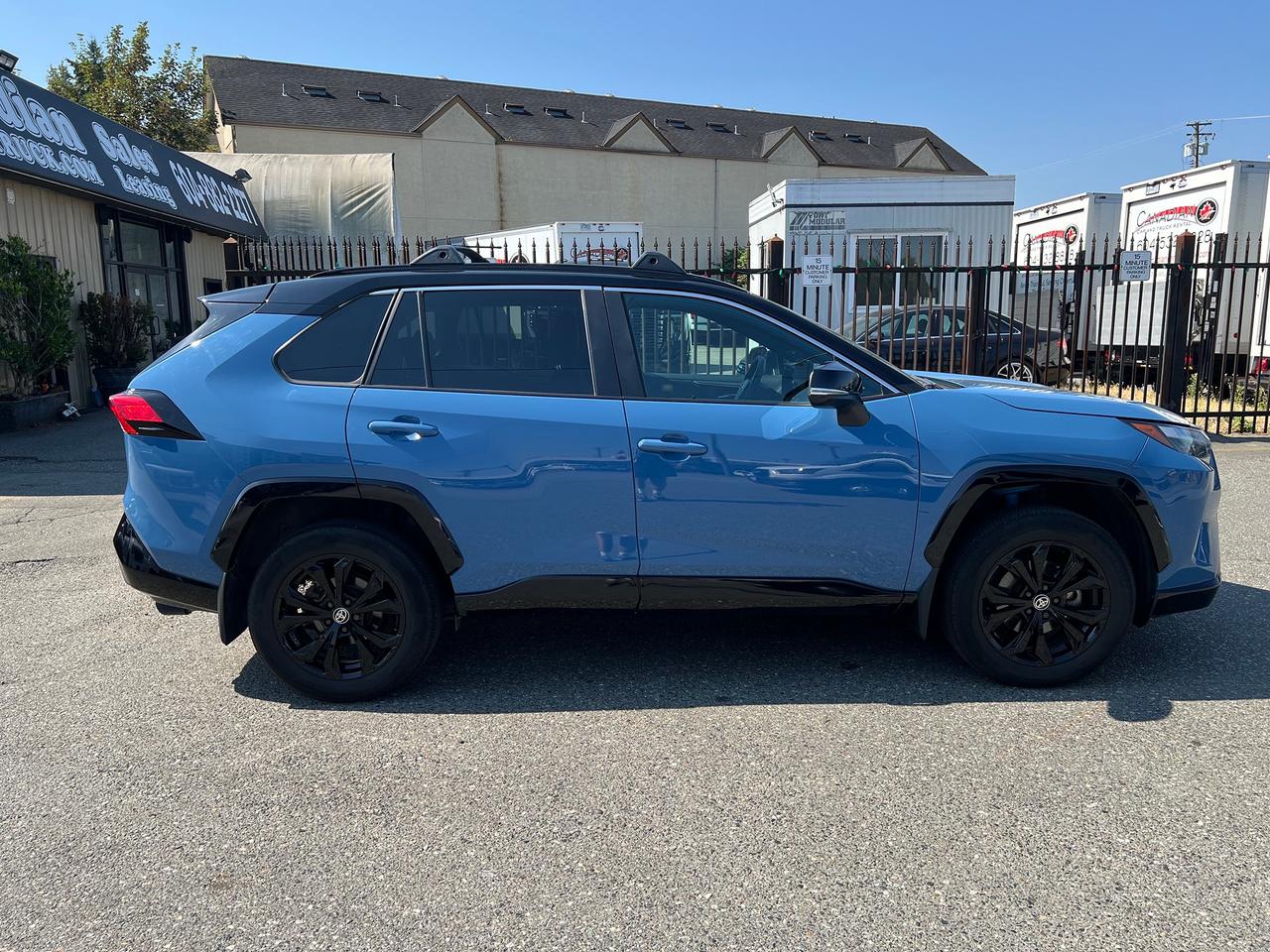 2023 Toyota RAV4 HYBRID XSE AWD Photo