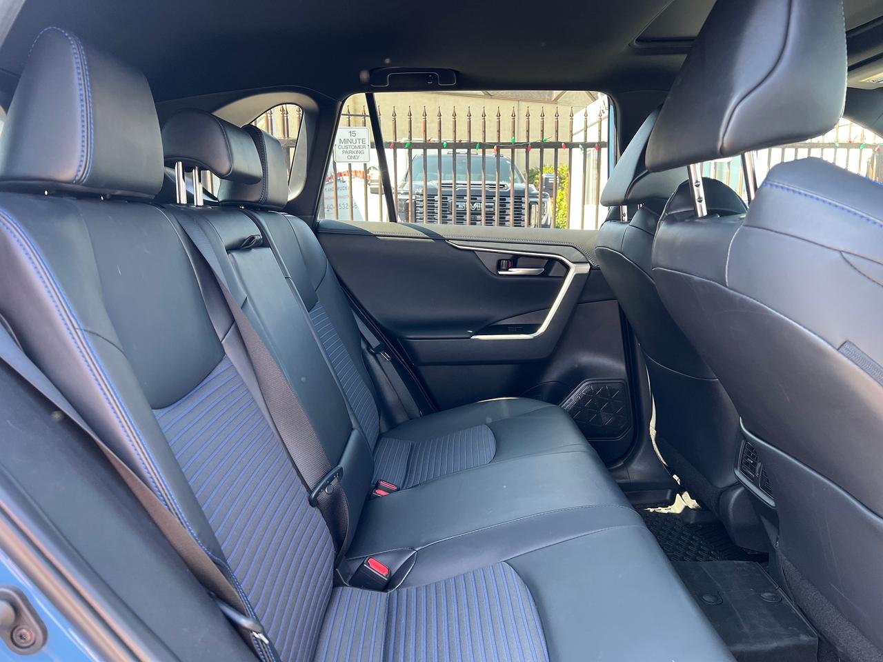 2023 Toyota RAV4 HYBRID XSE AWD Photo