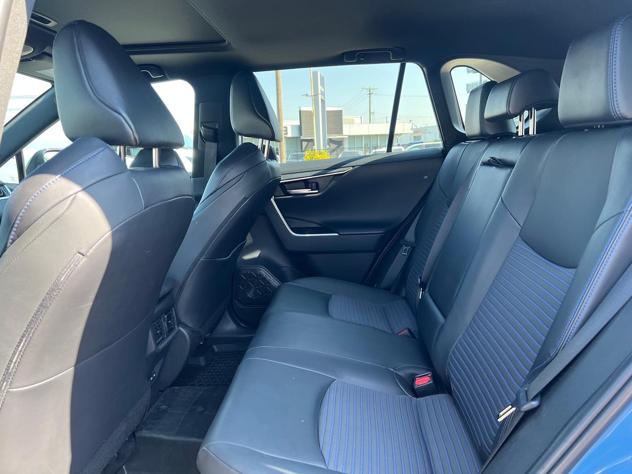 2023 Toyota RAV4 HYBRID XSE AWD Photo