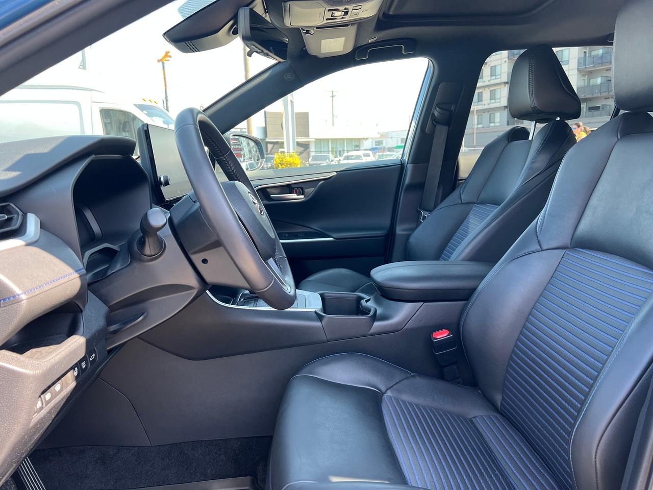 2023 Toyota RAV4 HYBRID XSE AWD Photo