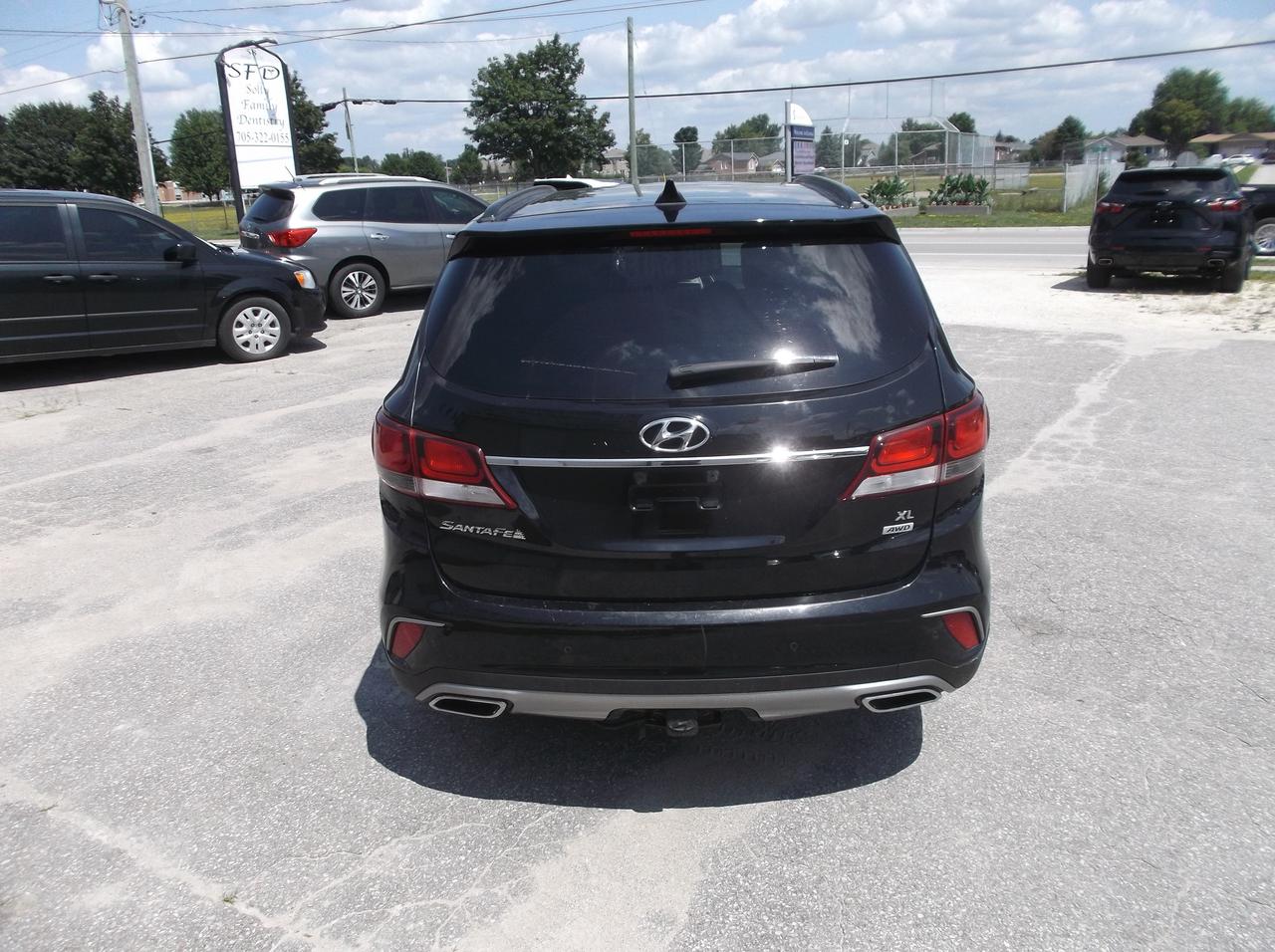 2017 Hyundai Santa Fe XL SE AWD 3 ROW Photo