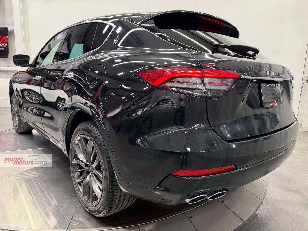 2024 Maserati Levante GT Ultima AWD Photo4