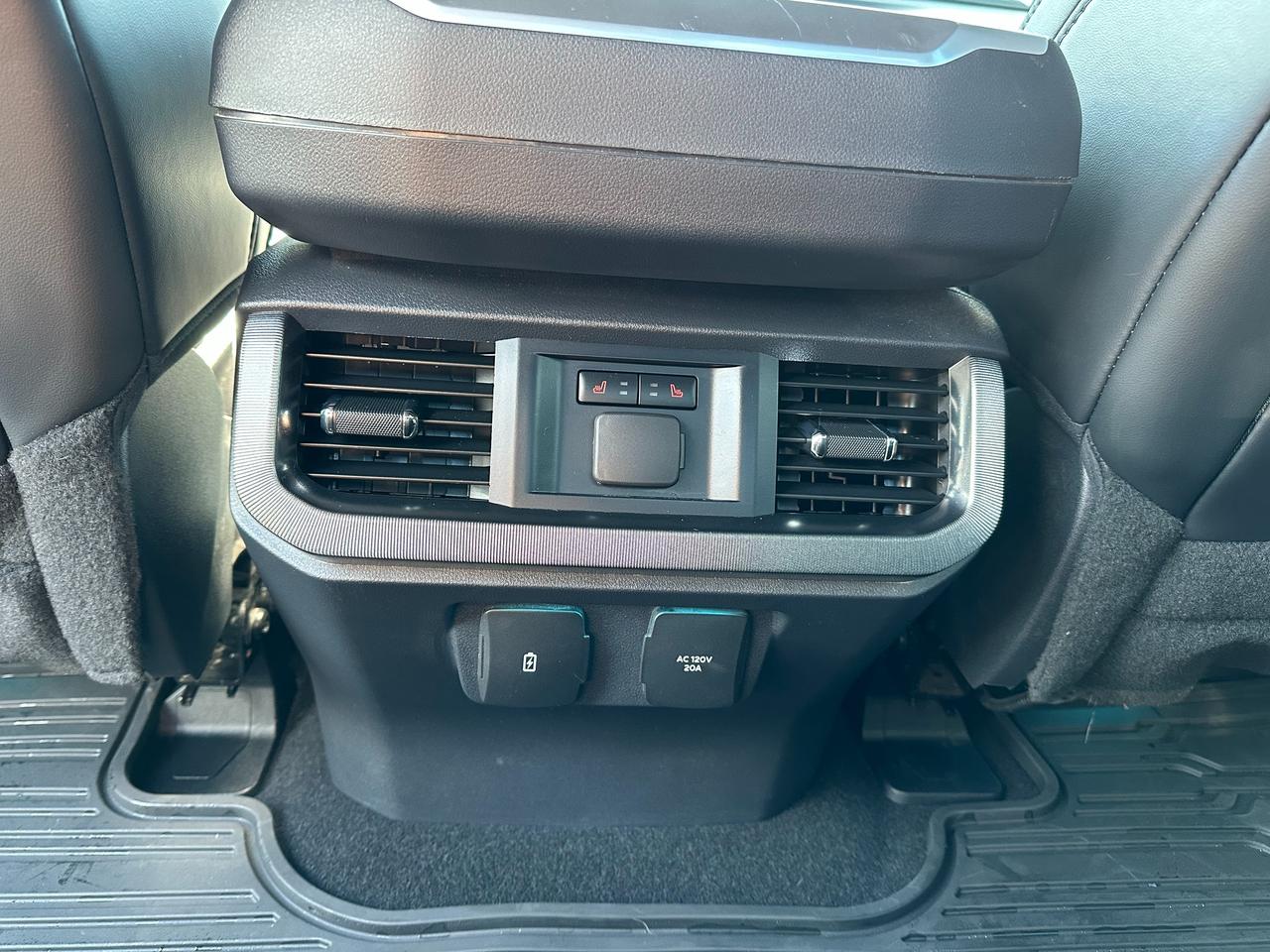 2024 Ford F-150 Platinum Photo5