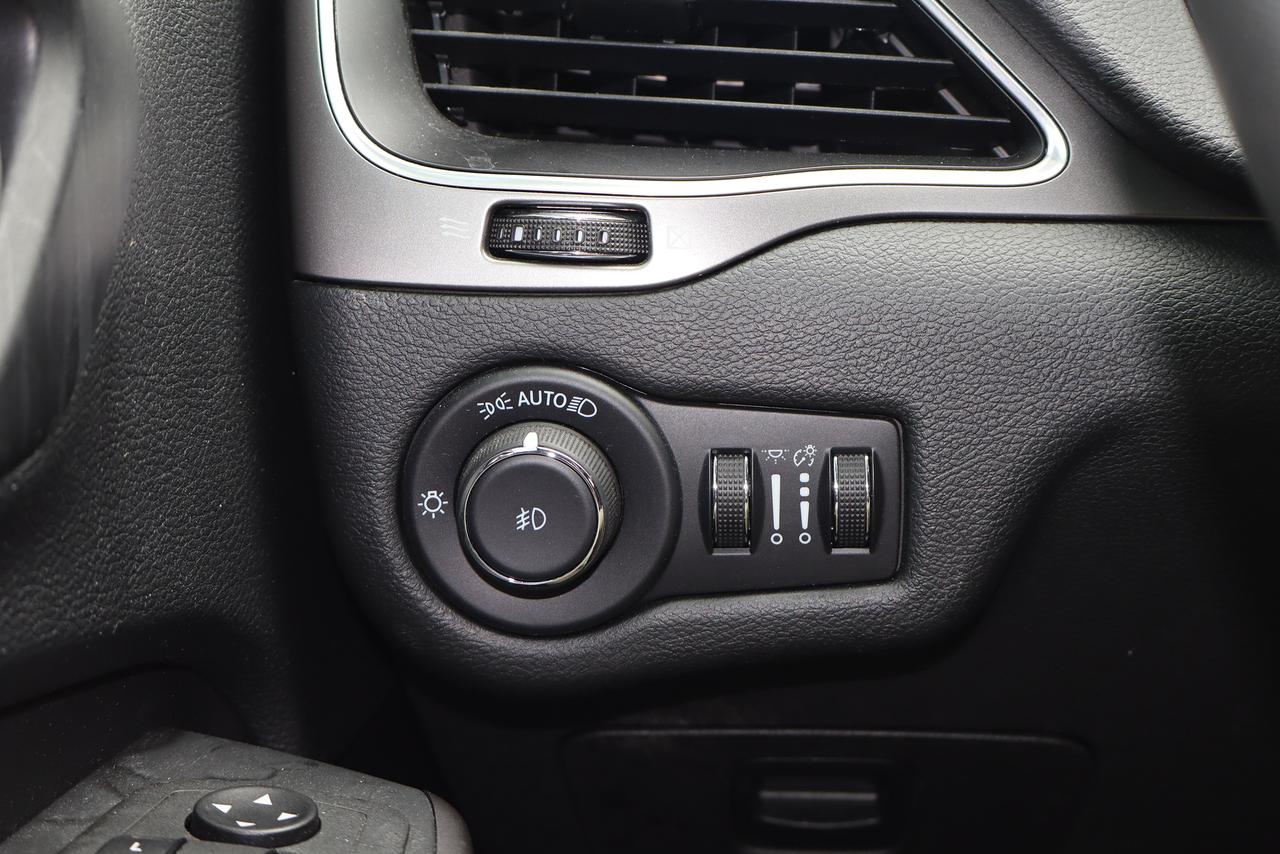 Used 2022 Jeep Cherokee Latitude 4WD for sale in Brampton, ON