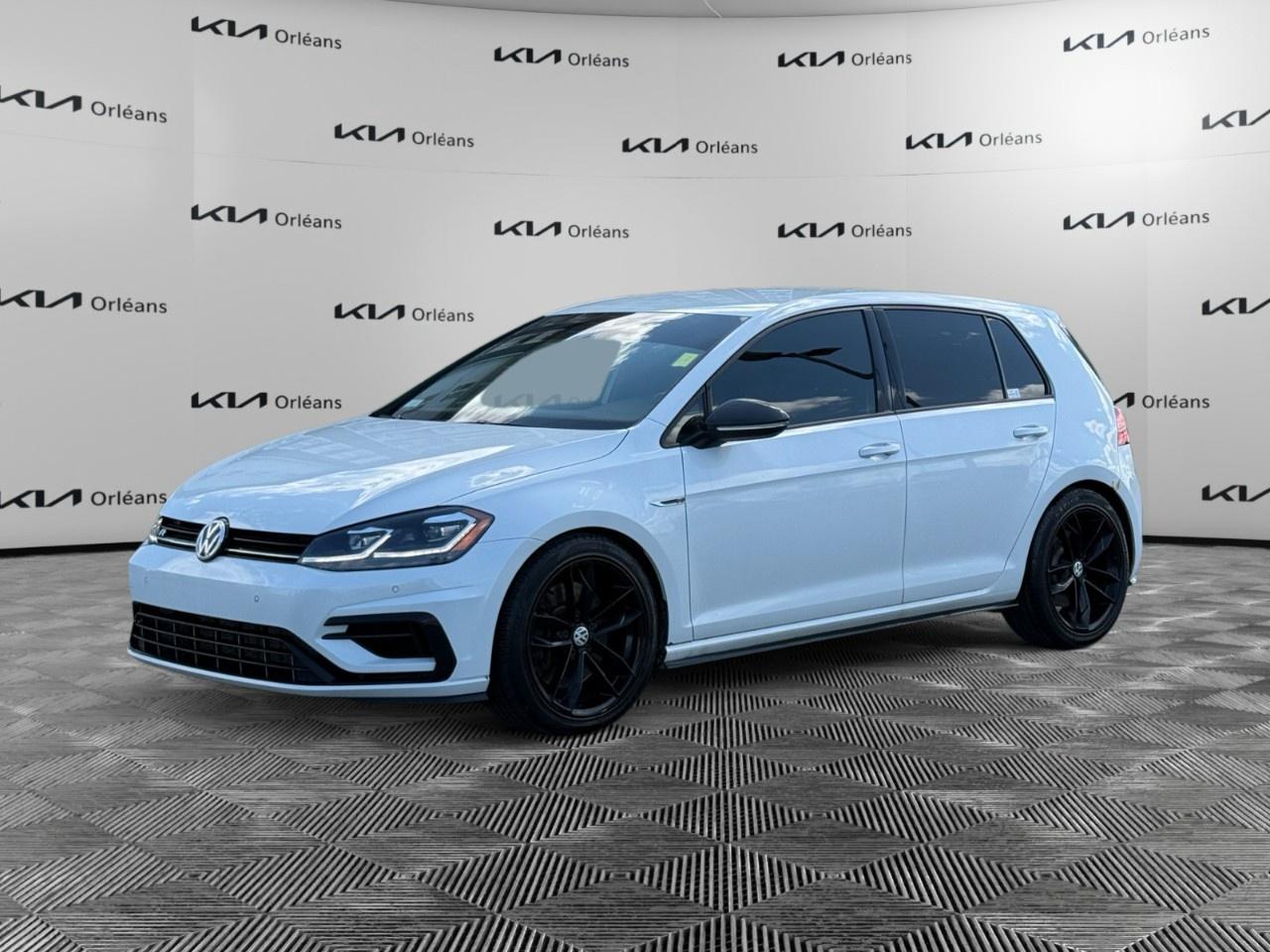 <p>WE ACCEPT ALL MAKE AND MODEL TRADE IN VEHICLES. JUST WANT TO <a href=https://app.openlane.ca/trade-in?token=KIA417-307c4788-1bf7-499a-84ff-65e982f8fe8b rel=nofollow><strong>SELL YOUR CAR</strong></a>? WE BUY EVERYTHING!</p><p>Advertised pricing is only available with Orleans Kias financing promotion. <span style=color:rgb( 0 , 0 , 0 )>Cash purchases are subject to a $2000 Price adjustment.</span></p><p>Ask us for more details!</p><p>DISCLAIMER: Advertised pricing includes all fees. Licensing and HST not included in the price.</p><p>Vehicle pricing, incentives, options (including standard equipment), and technical specifications listed for this vehicle may not match the exact vehicle displayed. Please confirm with a sales representative the accuracy of this information </p>