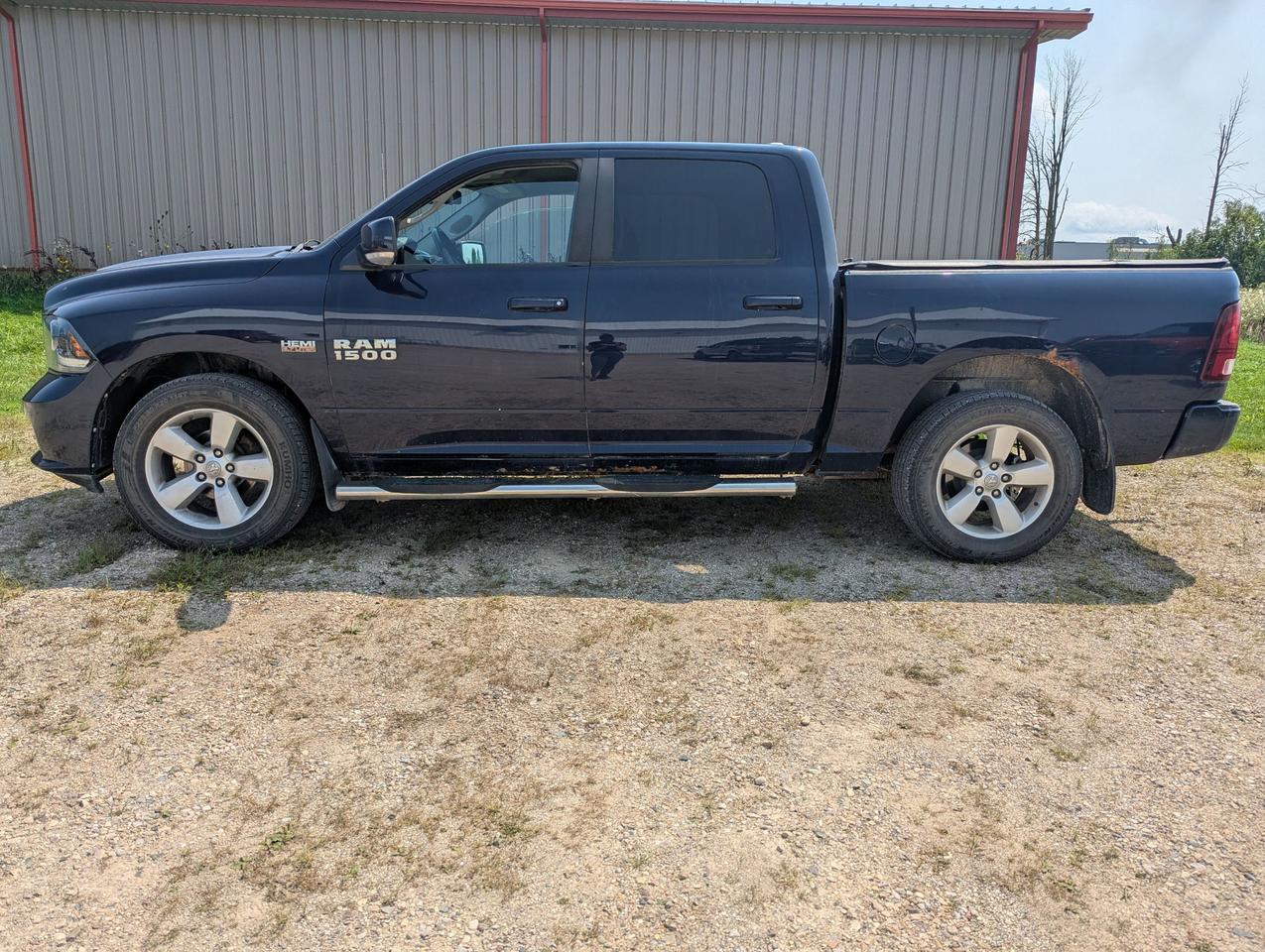 2015 RAM 1500 Crew Cab Sport 4x4 Photo2