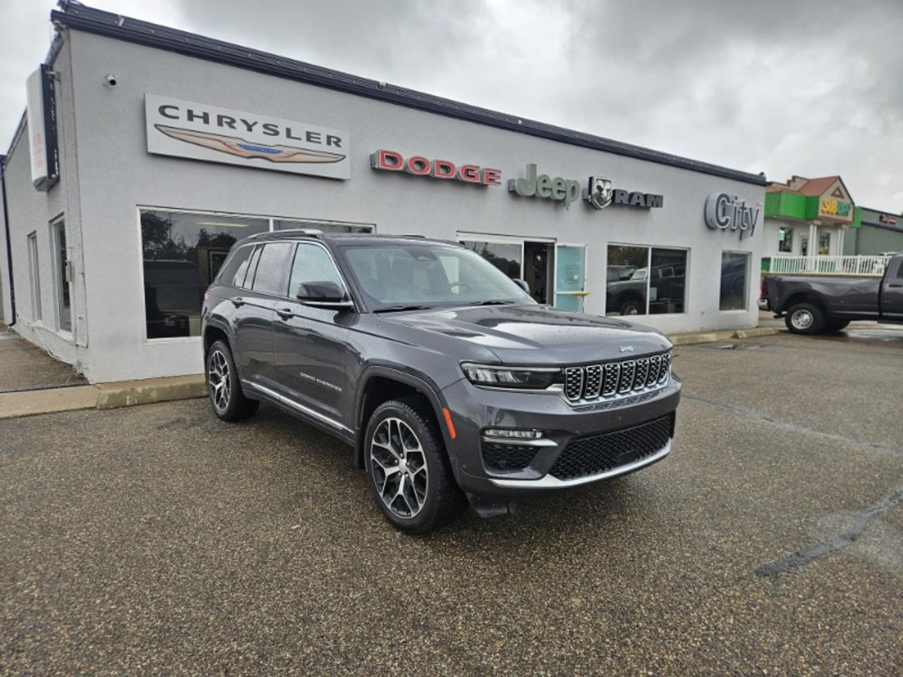 Used 2023 Jeep Grand Cherokee Summit Reserve for sale in Medicine Hat, AB