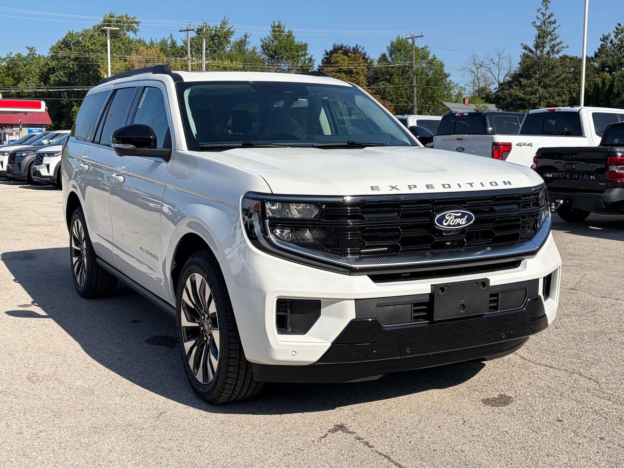 2027 Ford Expedition PLATINUM 4x4 600A Photo2